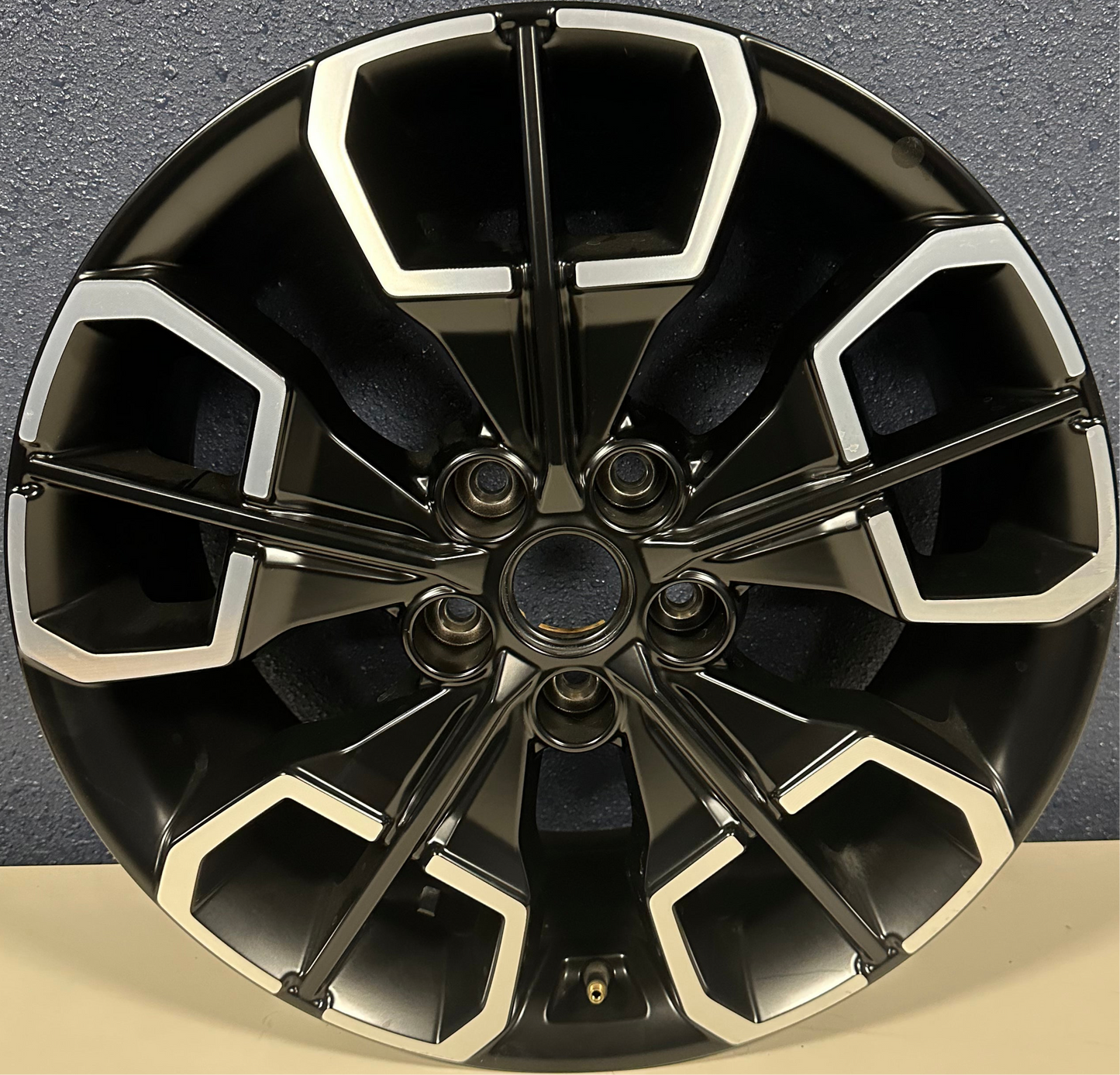 HYUNDAI SANTA CRUZ 22-24, 18x7-1/2, MACHINED BLACK 70661