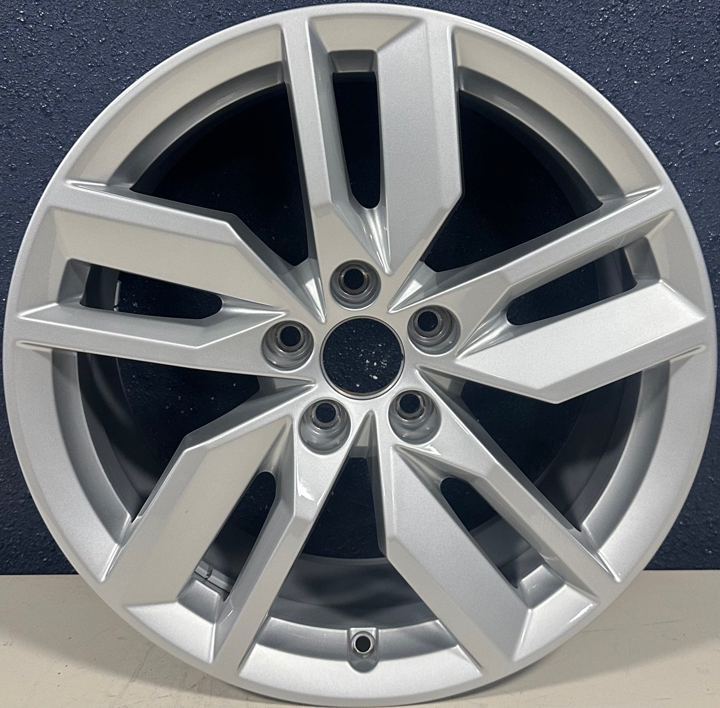AUDI Q5 20-24 18x8 (alloy), 5 double spoke Silver 59096