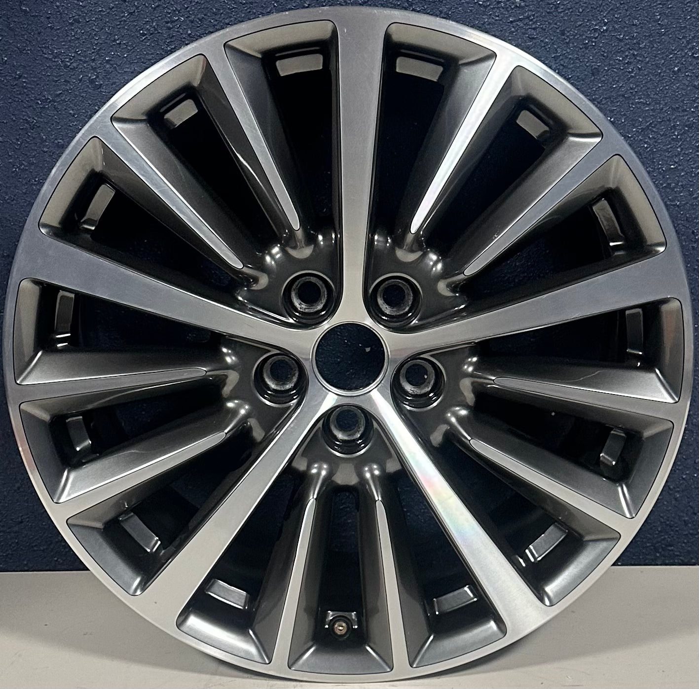 LINCOLN MKZ 17-20, 18x8, 15 spoke, machined gray 10127