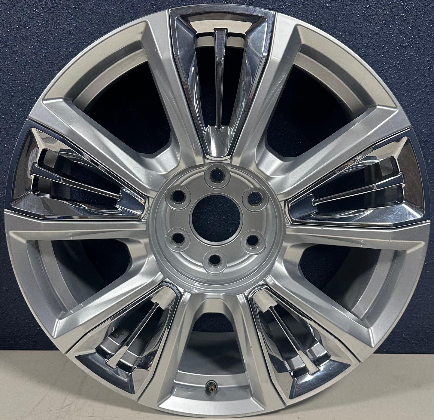 CHEVROLET SILVERADO 21-24, 22x9, 5 Double Spoke Silver 14046