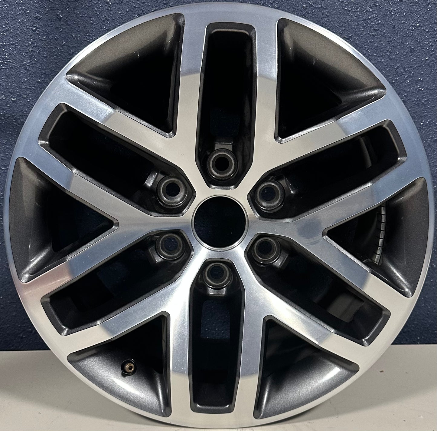 FORD F150 RAPTOR 17-20, 17x8.5, 6 Double Spilt Spoke, Machined Charcoal 10115